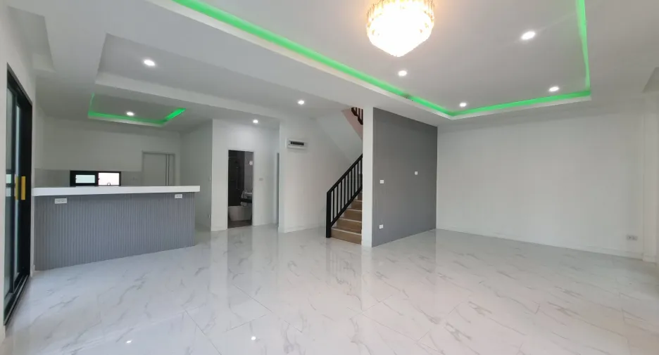 Villa zum Kauf mit 5 Zimmer in Mueang Phuket, Phuket