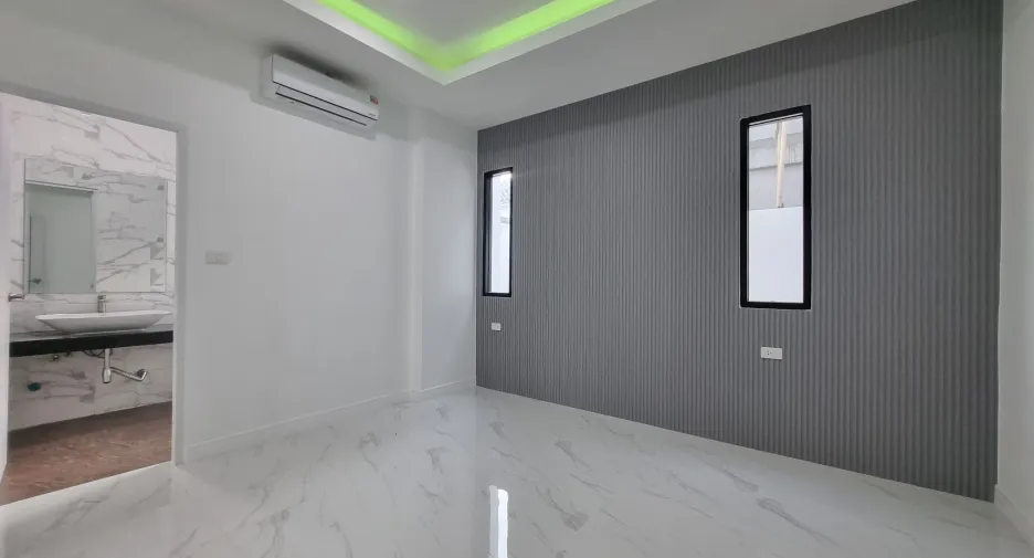 Villa zum Kauf mit 5 Zimmer in Mueang Phuket, Phuket