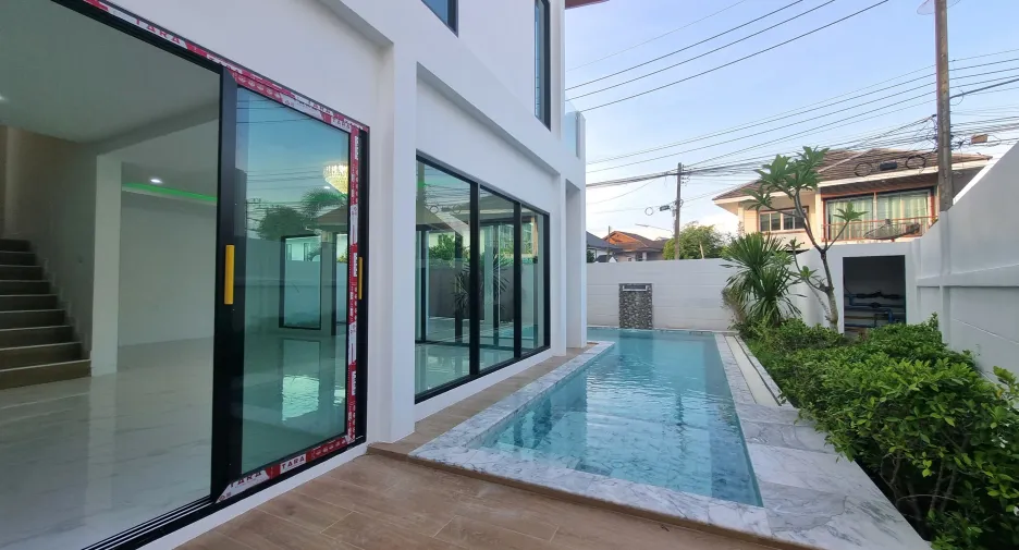Villa zum Kauf mit 5 Zimmer in Mueang Phuket, Phuket