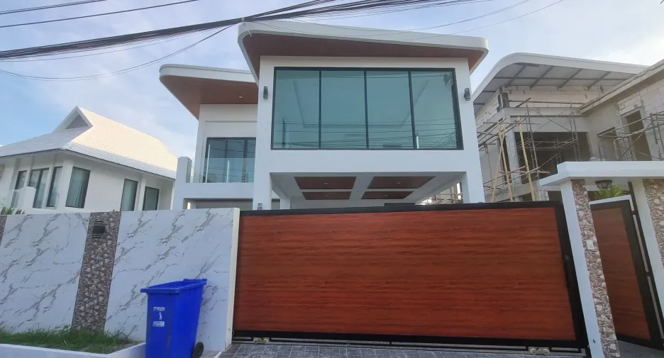 Villa zum Kauf mit 5 Zimmer in Mueang Phuket, Phuket