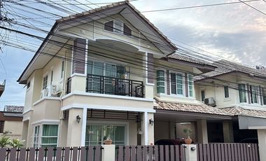 Casa en alquiler de 3 habitaciones en Bang Lamung, Chonburi