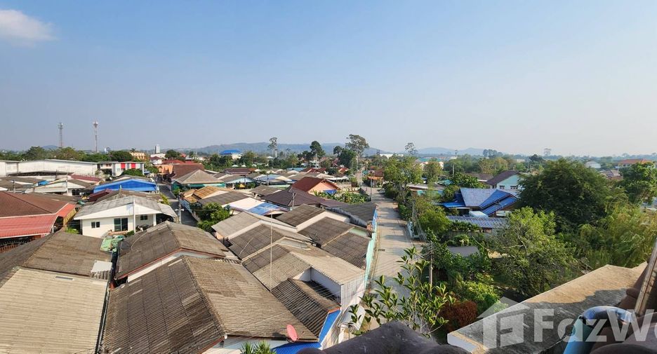 出售 6 卧室 联排别墅 在 Sattahip, Chon Buri