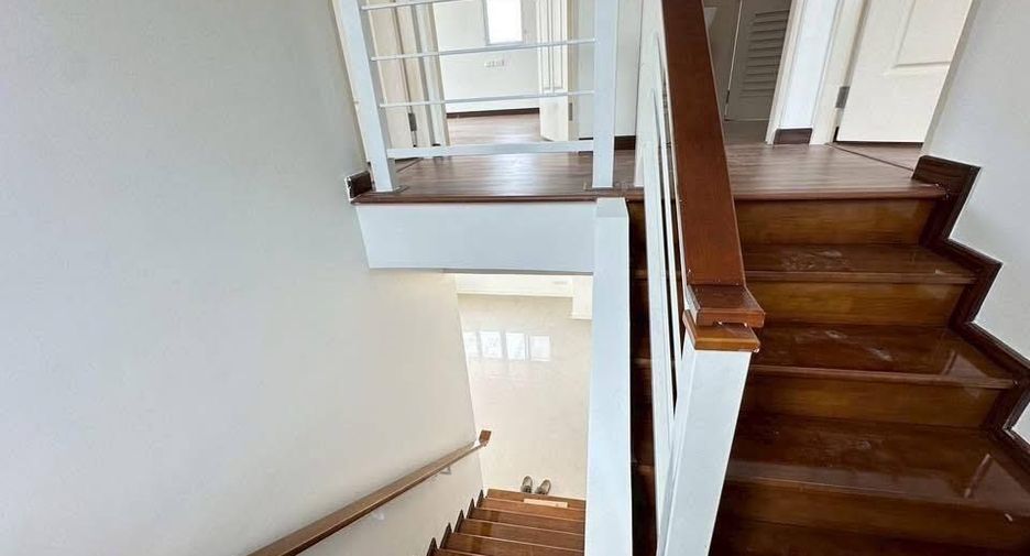 Haus zum Kauf mit 3 Zimmer in Khlong Sam Wa, Bangkok
