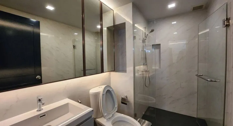 For sale and for rent 2 bedrooms condo in Yan Nawa, Bangkok
