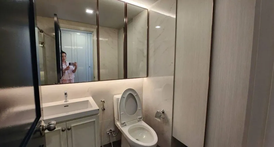 For sale and for rent 2 bedrooms condo in Yan Nawa, Bangkok
