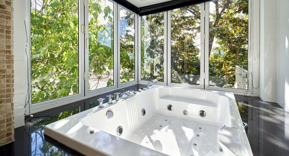 Villa en alquiler de 5 habitaciones en Mueang Phuket, Phuket