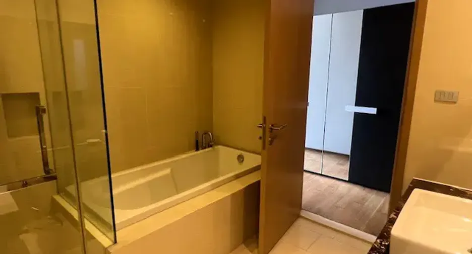 À vendre 2 chambres condo à Khlong Toei, Bangkok