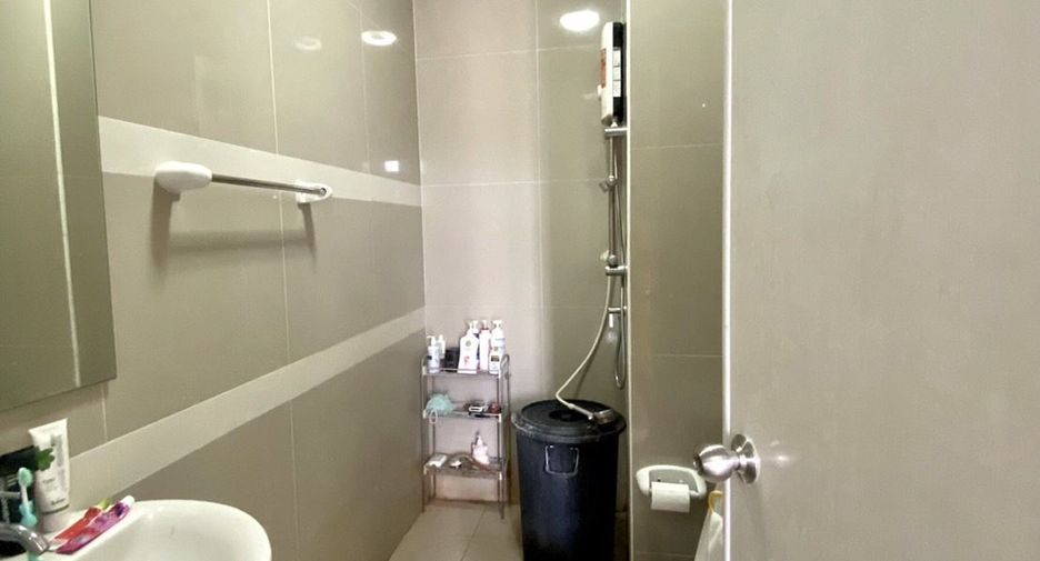 For sale 4 bedrooms townhouse in Bang Phli, Samut Prakan