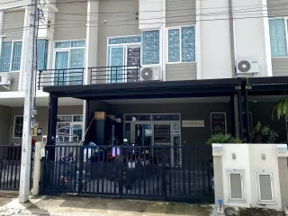 For sale 4 bedrooms townhouse in Bang Phli, Samut Prakan
