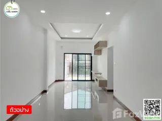 出售 2 卧室 联排别墅 在 Mueang Uttaradit, Uttaradit