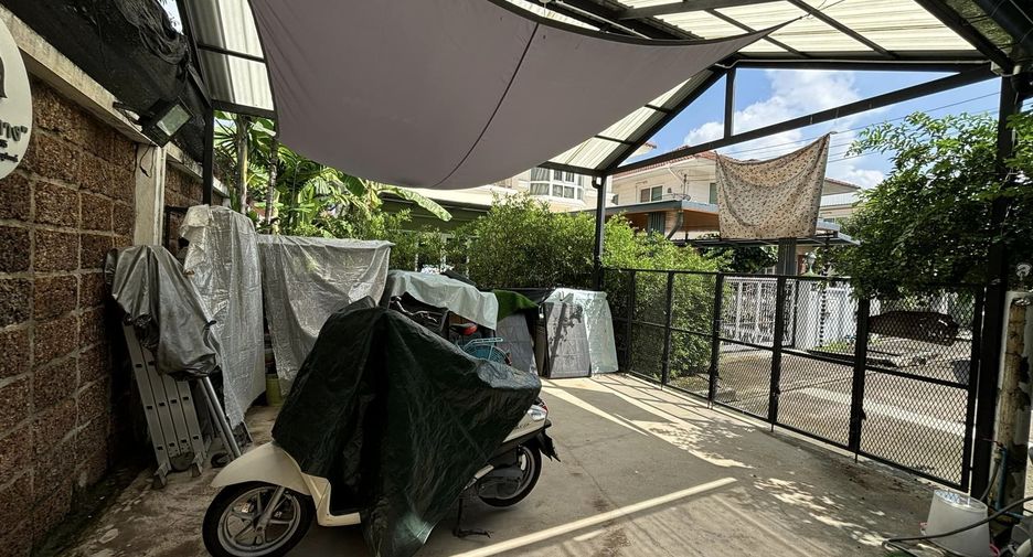 For sale 5 bedrooms house in Bang Khen, Bangkok