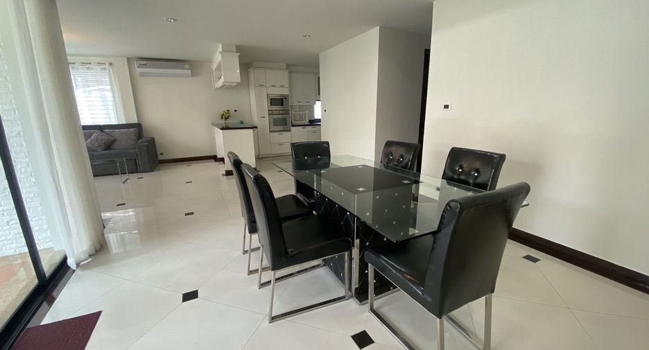 For rent 4 bedrooms villa in Bang Lamung, Chonburi