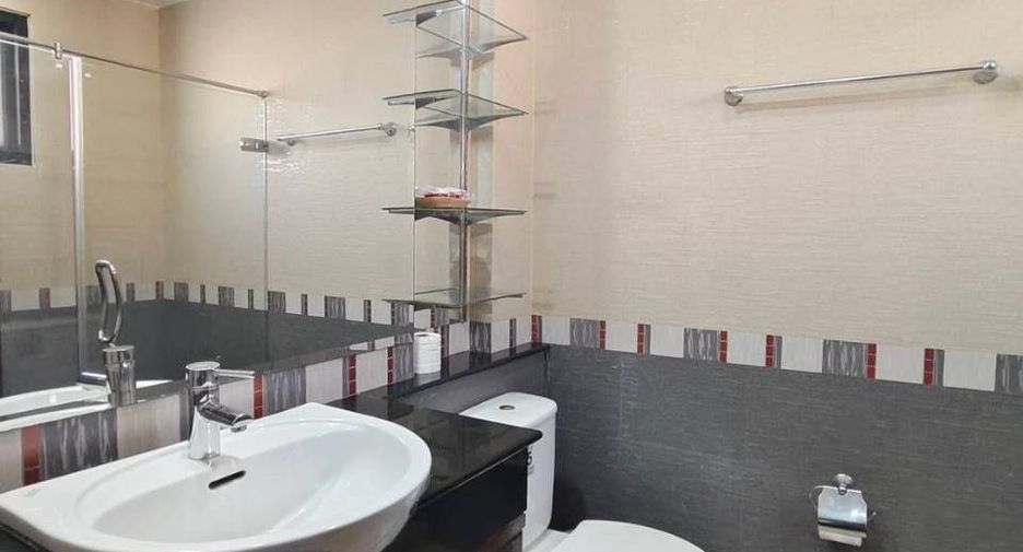 For rent 4 bedrooms villa in Bang Lamung, Chonburi