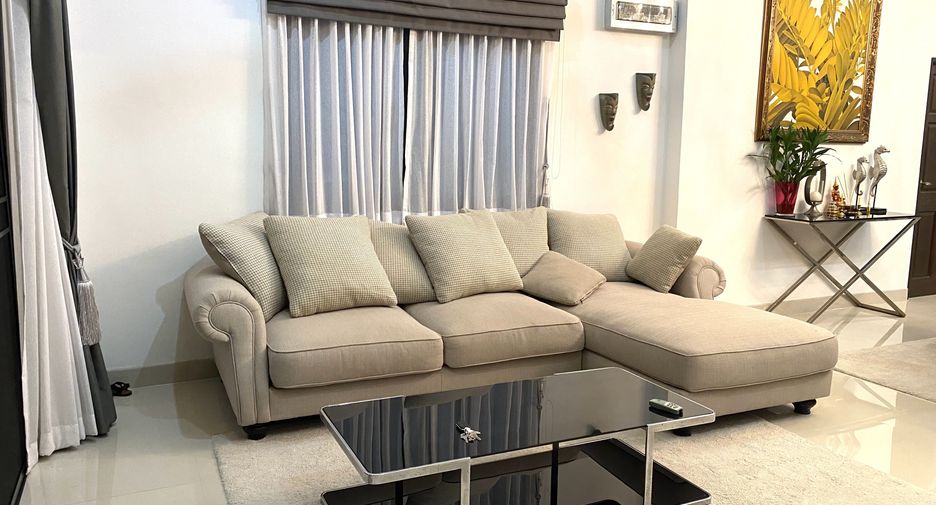 For rent 3 bedrooms villa in Huay Yai, Pattaya