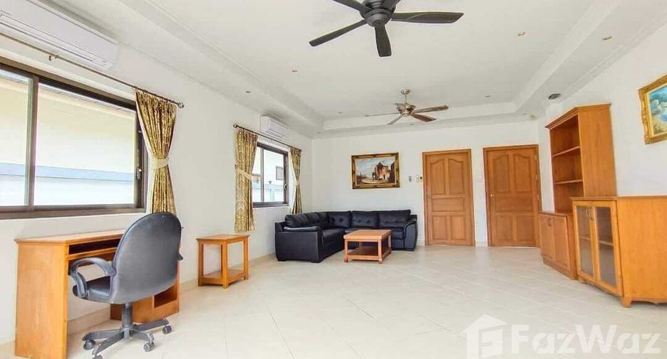 Casa en alquiler de 3 habitaciones en Jomtien, Pattaya