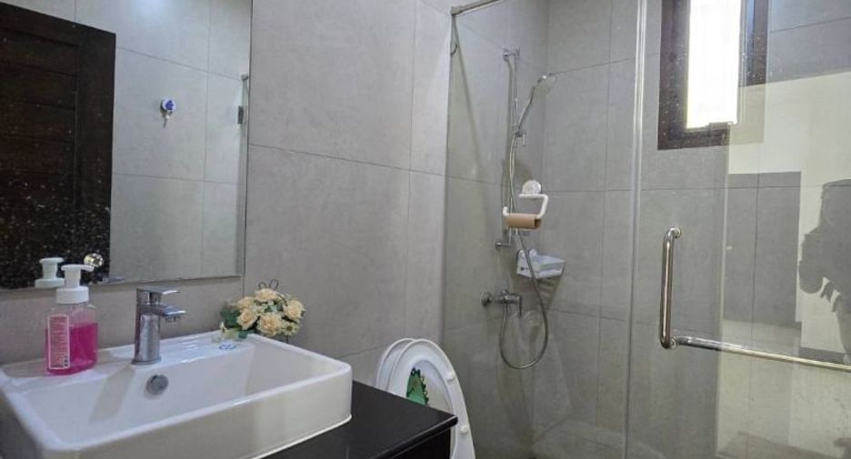 Продажа 3 спальни дом в Саттахип, Чонбури