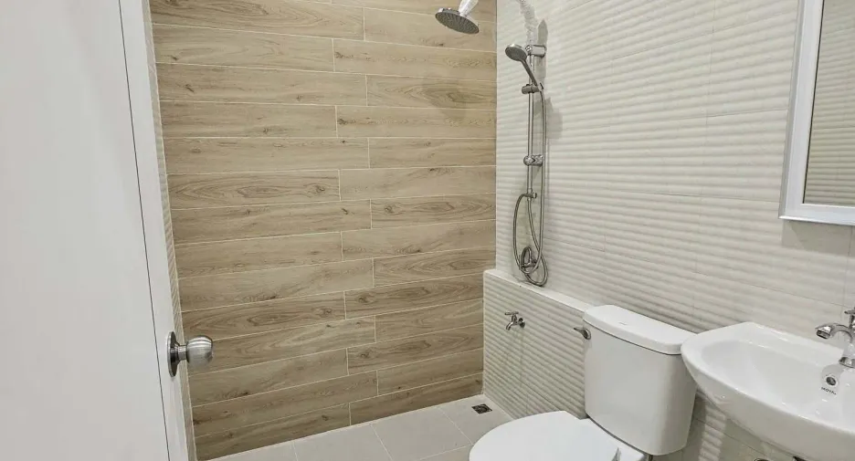 For sale 2 bedrooms house in Mueang Lop Buri, Lopburi