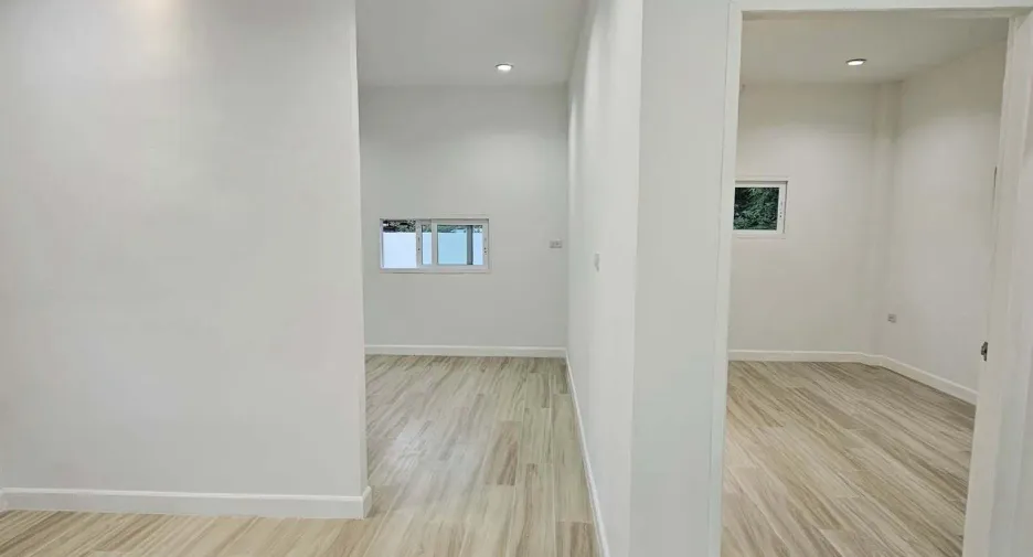 For sale 2 bedrooms house in Mueang Lop Buri, Lopburi