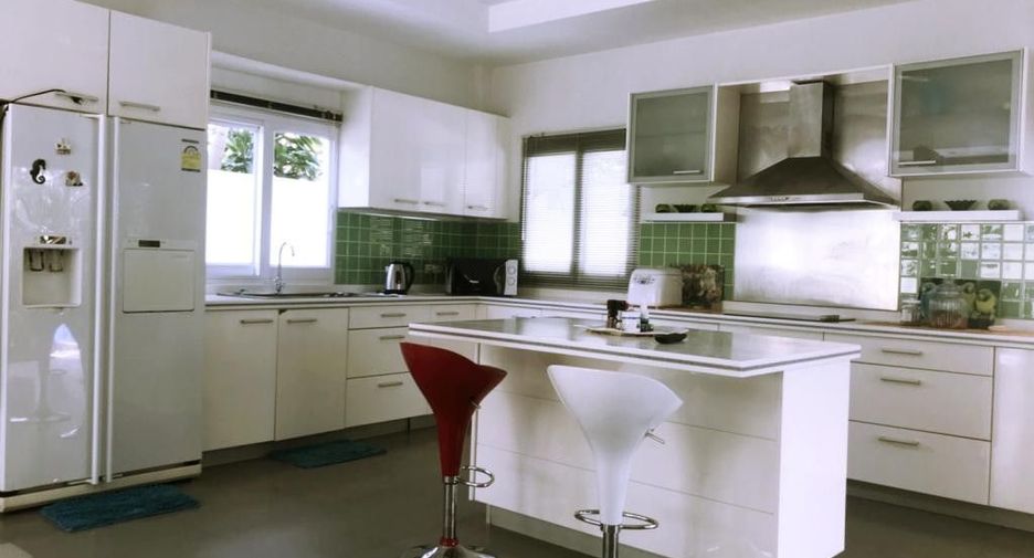 For sale and for rent 4 bedrooms villa in Bang Lamung, Chonburi
