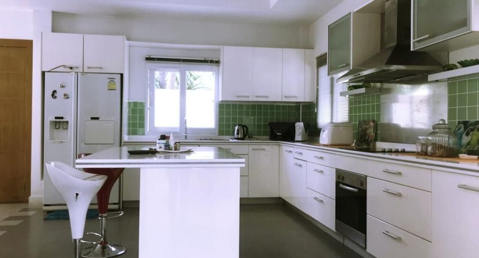 For sale and for rent 4 bedrooms villa in Bang Lamung, Chonburi