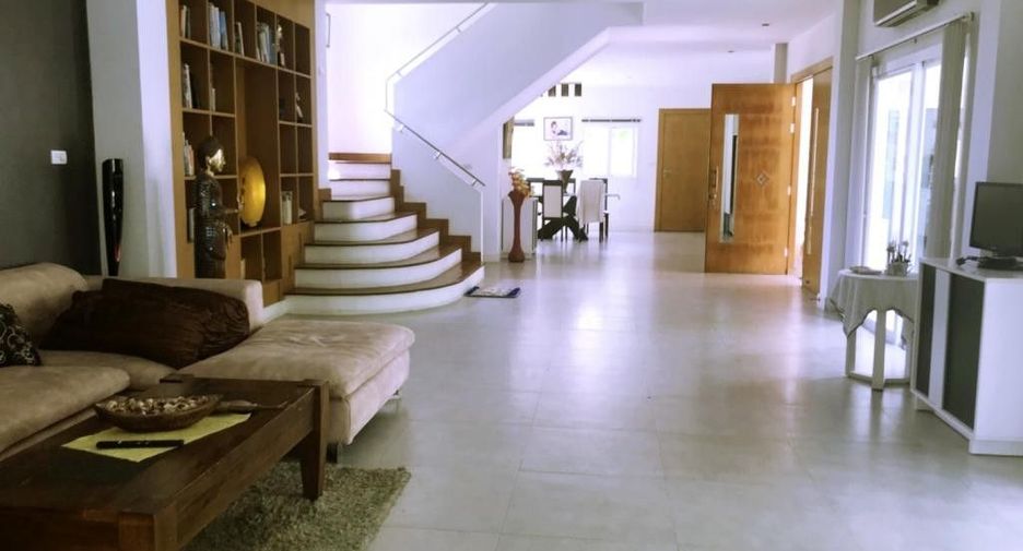 For sale and for rent 4 bedrooms villa in Bang Lamung, Chonburi