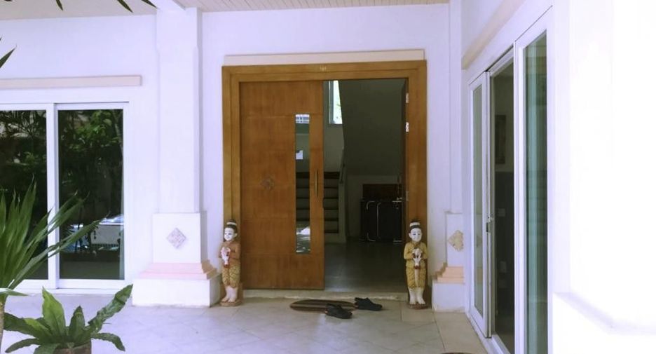 For sale and for rent 4 bedrooms villa in Bang Lamung, Chonburi