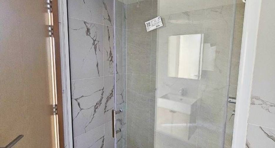For sale 1 bed condo in Thon Buri, Bangkok