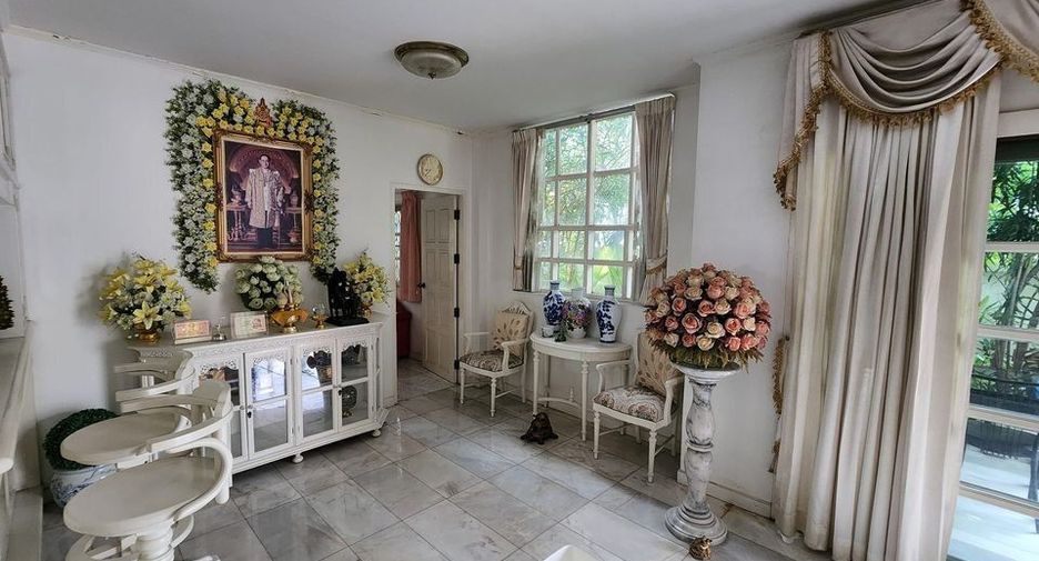 For sale 5 bedrooms house in Din Daeng, Bangkok