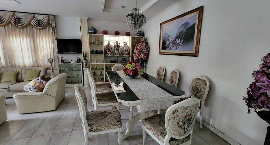 For sale 5 bedrooms house in Din Daeng, Bangkok