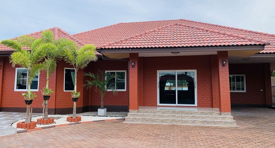 For rent 3 bedrooms villa in Bang Lamung, Chonburi
