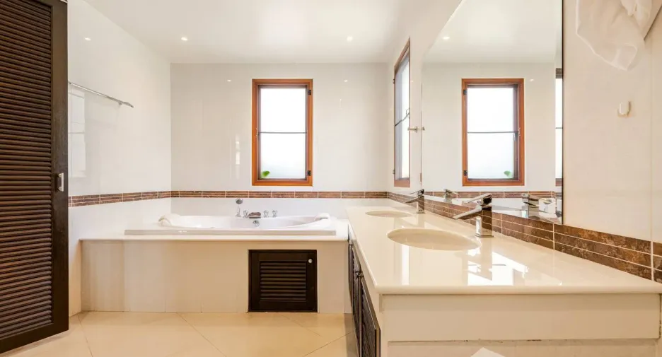 For rent 4 bedrooms villa in Thalang, Phuket