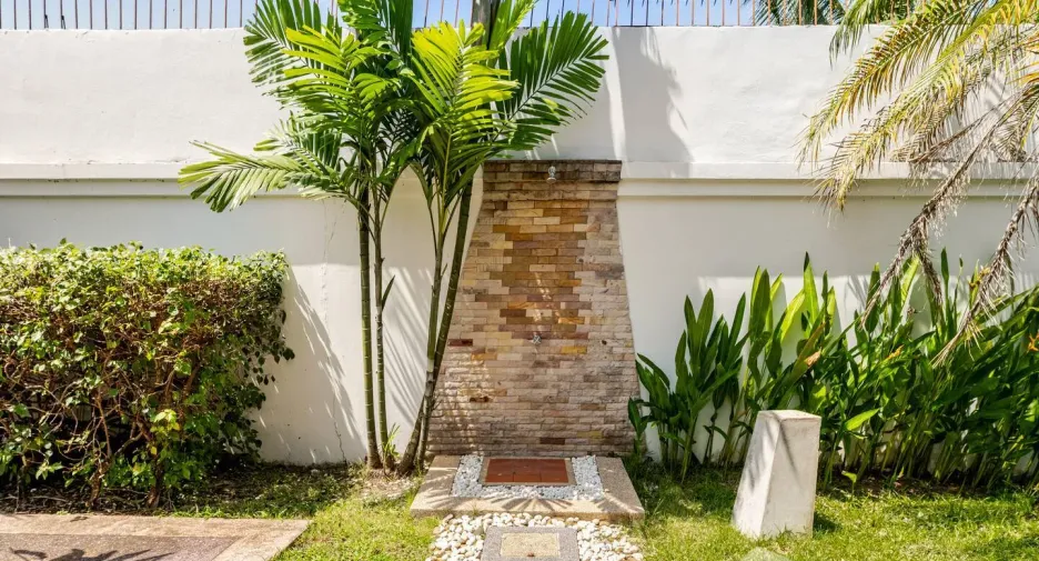For rent 4 bedrooms villa in Thalang, Phuket