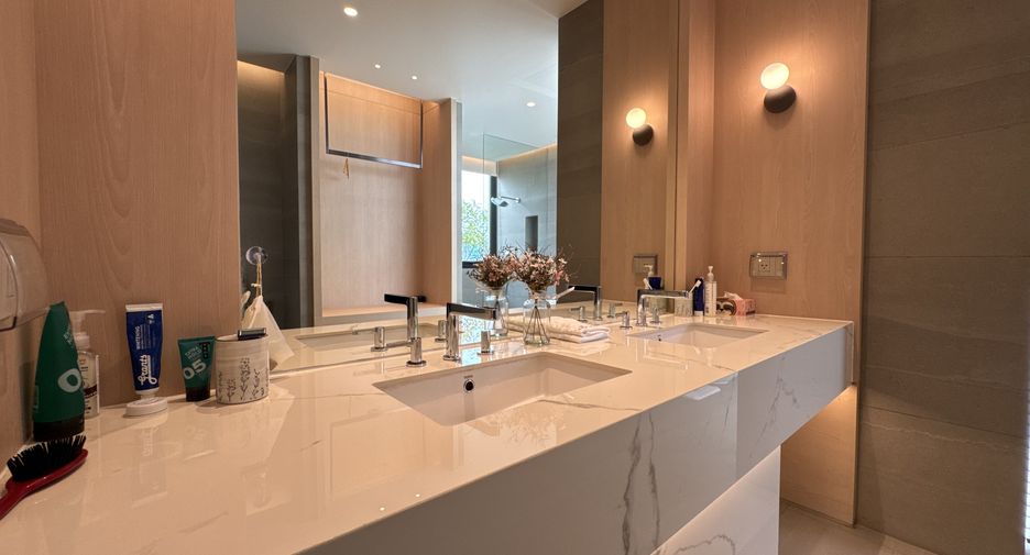 À vendre et à louer 4 chambres villa à Mueang Phuket, Phuket