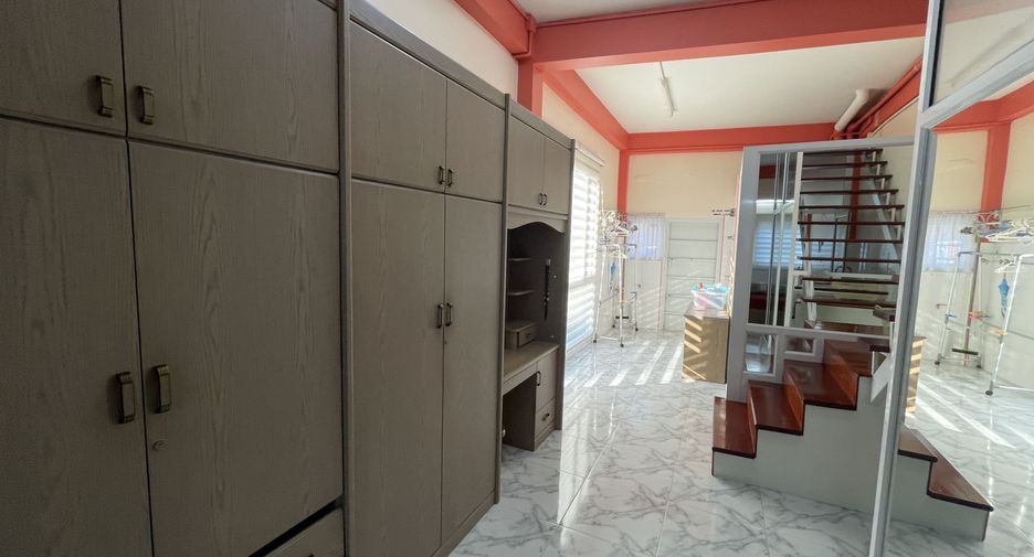 Casa adosada en venta de 2 habitaciones en Bang Phlat, Bangkok