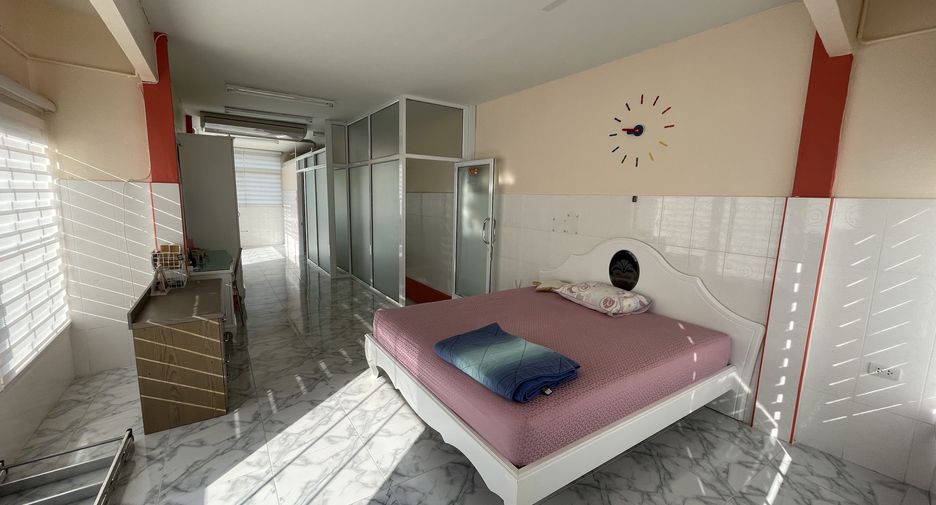 Casa adosada en venta de 2 habitaciones en Bang Phlat, Bangkok