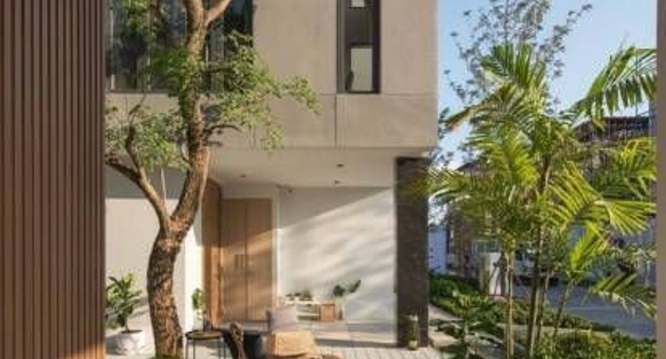 For sale 3 bedrooms house in Phra Khanong, Bangkok