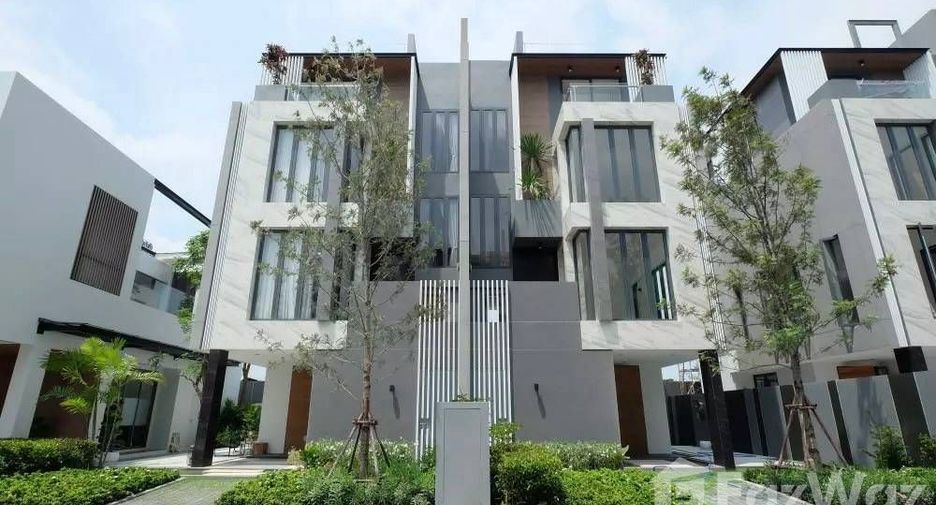 For sale 3 bedrooms house in Phra Khanong, Bangkok