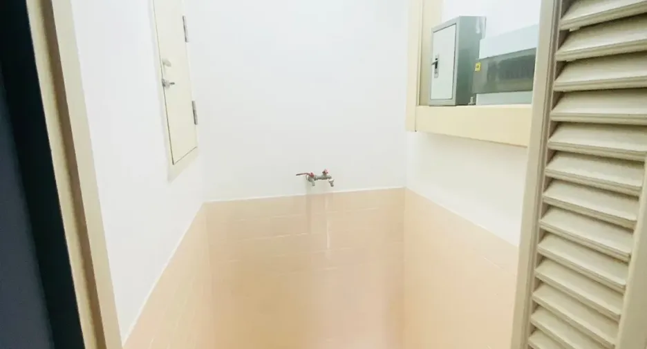 For sale 2 bedrooms condo in Mueang Pathum Thani, Pathum Thani