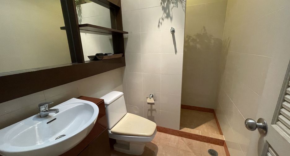 À vendre 3 chambres maison de ville à Na Jomtien, Pattaya