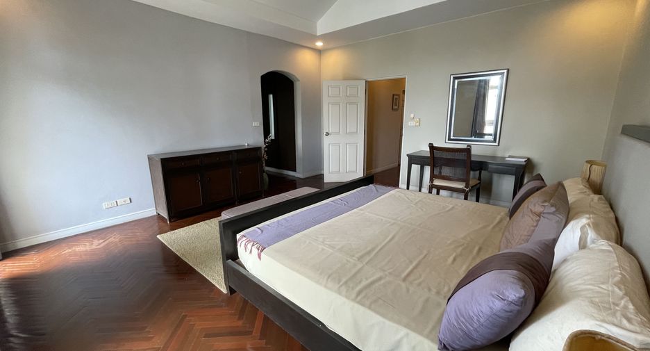 À vendre 3 chambres maison de ville à Na Jomtien, Pattaya