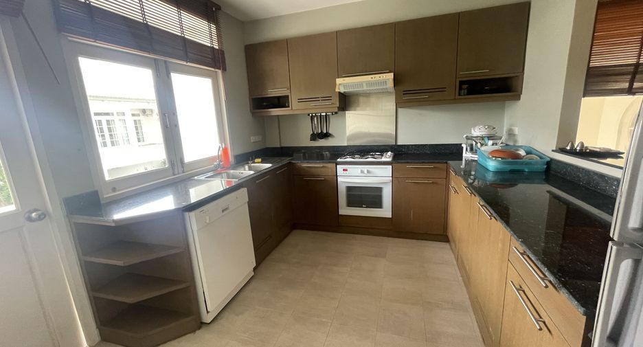 Reihenhaus zum Kauf mit 3 Zimmer in Sattahip, Chonburi