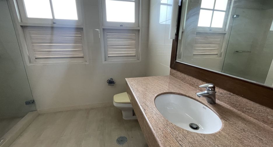 Reihenhaus zum Kauf mit 3 Zimmer in Sattahip, Chonburi
