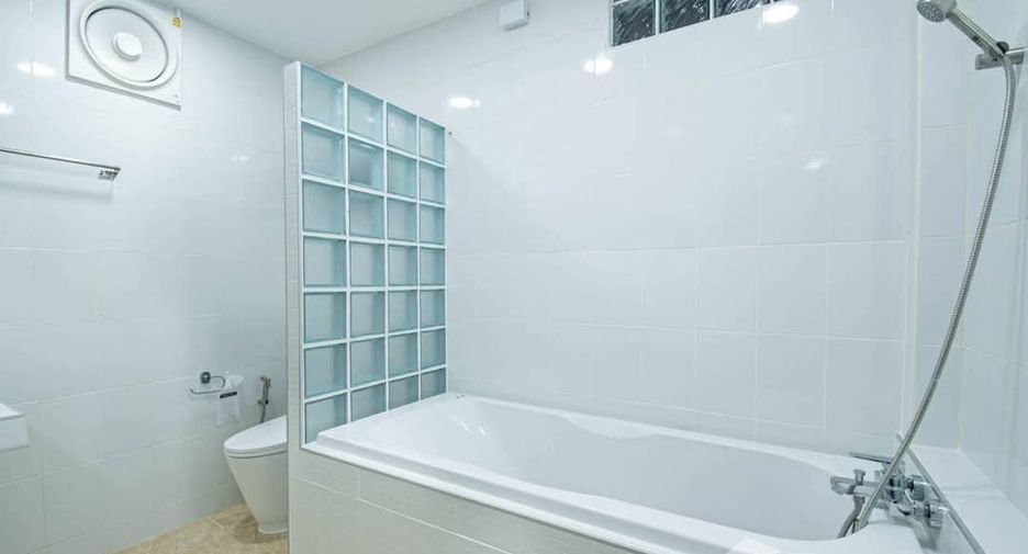Villa en alquiler de 6 habitaciones en Bang Lamung, Chonburi