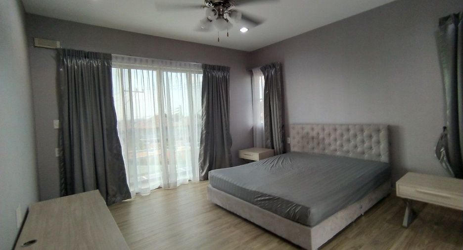For rent 4 bedrooms villa in Bang Lamung, Chonburi