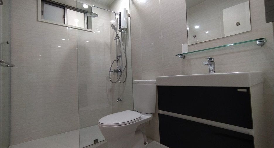 For rent 4 bedrooms villa in Bang Lamung, Chonburi