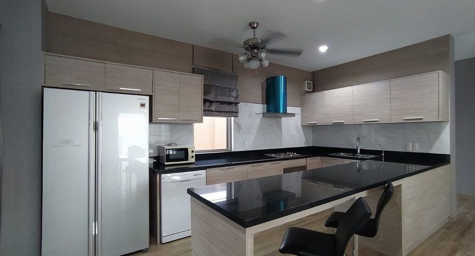 For rent 4 bedrooms villa in Bang Lamung, Chonburi