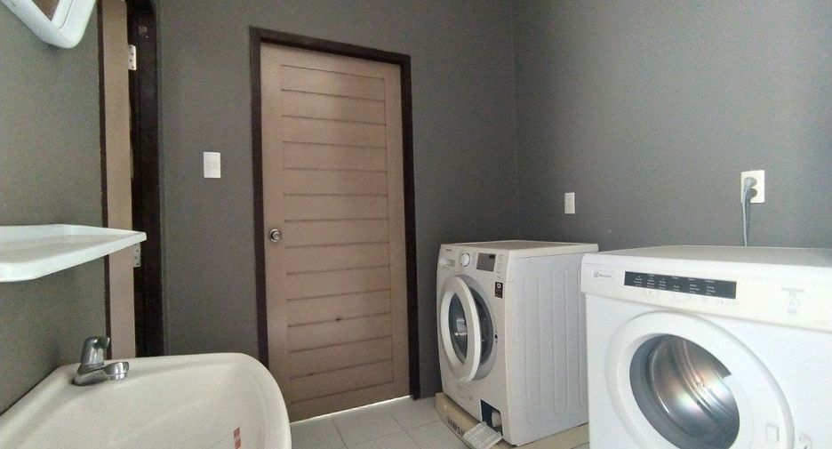 For rent 4 bedrooms villa in Bang Lamung, Chonburi