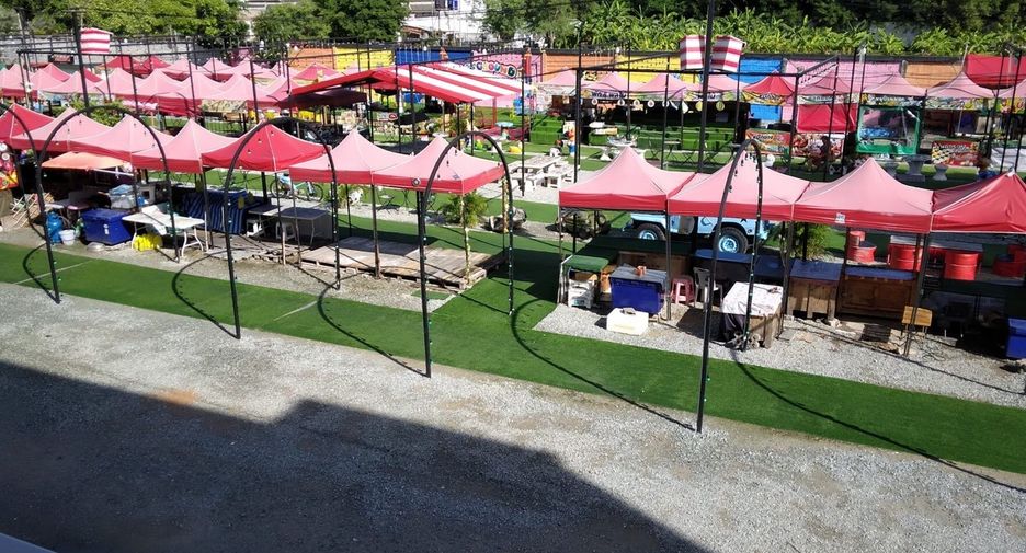 Gewerbefläche zum Kauf mit 4 Zimmer in Bang Lamung, Chonburi