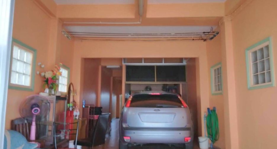 Gewerbefläche zum Kauf mit 4 Zimmer in Bang Lamung, Chonburi
