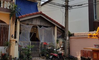 Casa adosada en venta de 4 habitaciones en Nong Khaem, Bangkok